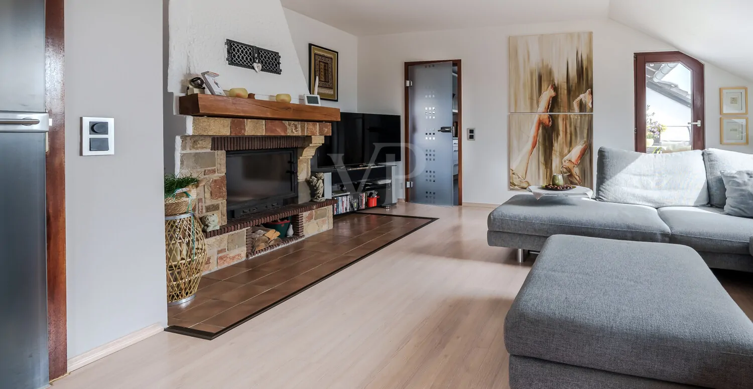Charmanter Wohnbereich mit Kamin