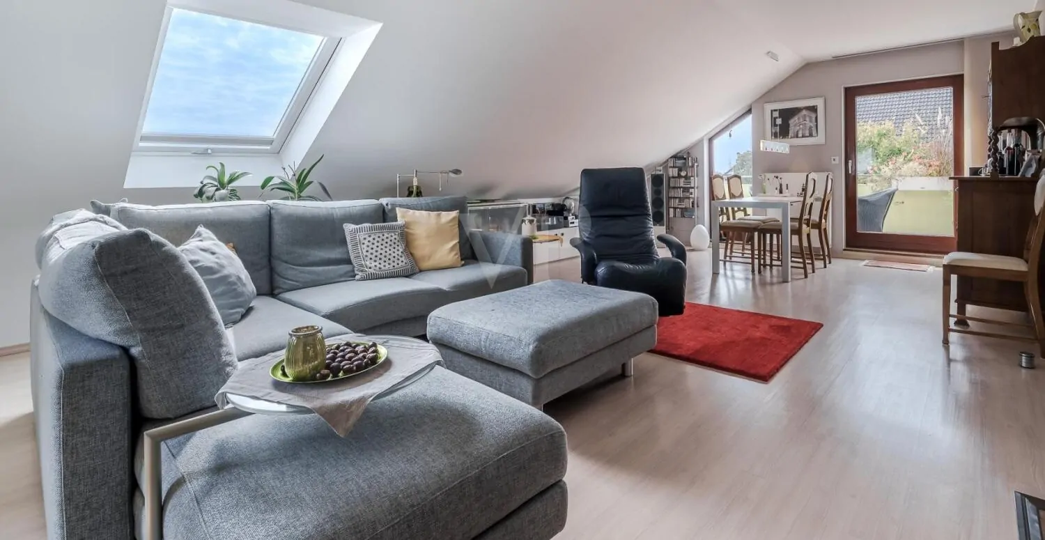 Helle 4-Zimmer Dachgeschoßwohnung in Marxheim mit drei Balkonen