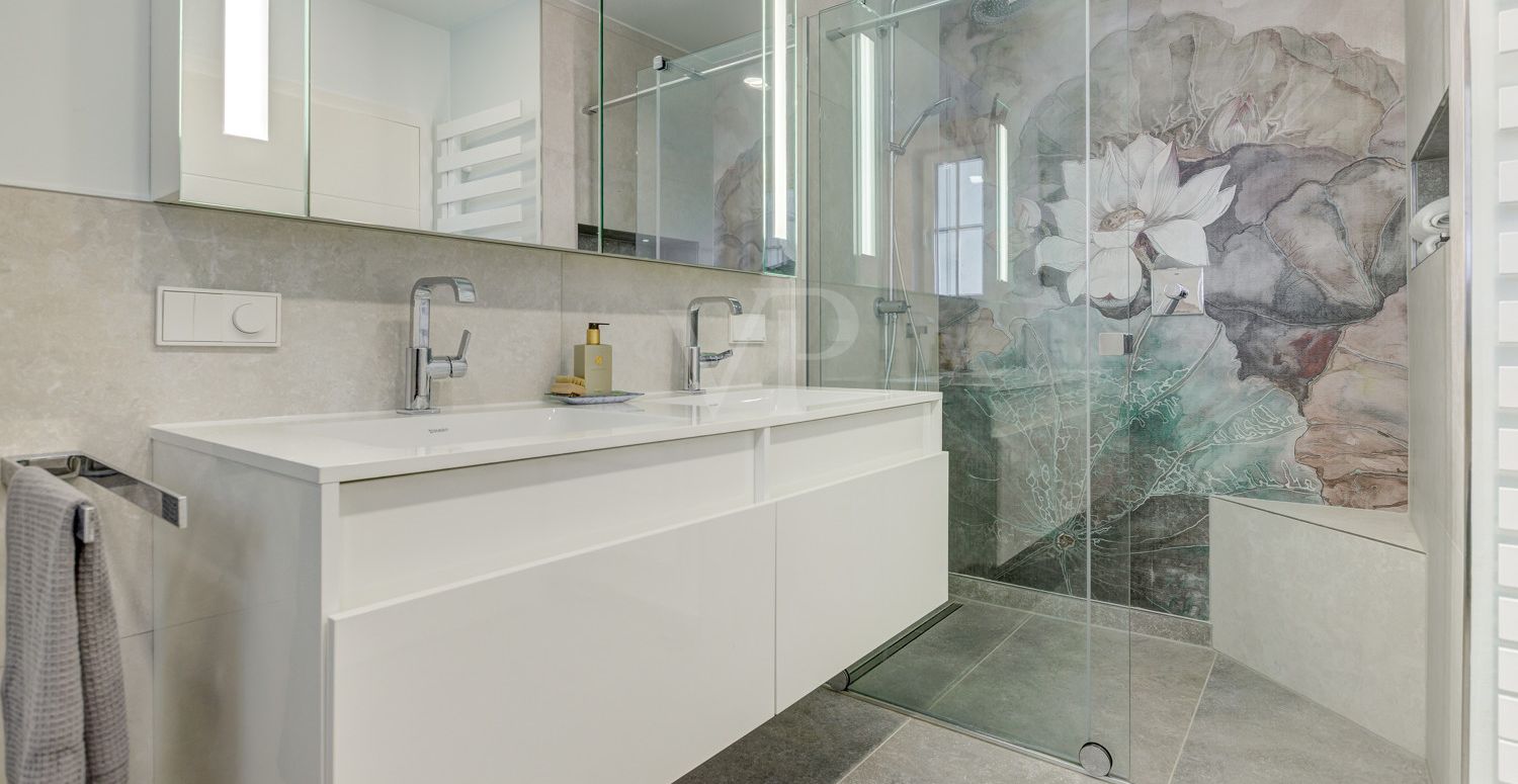 Badezimmer mit kreativem Design EG