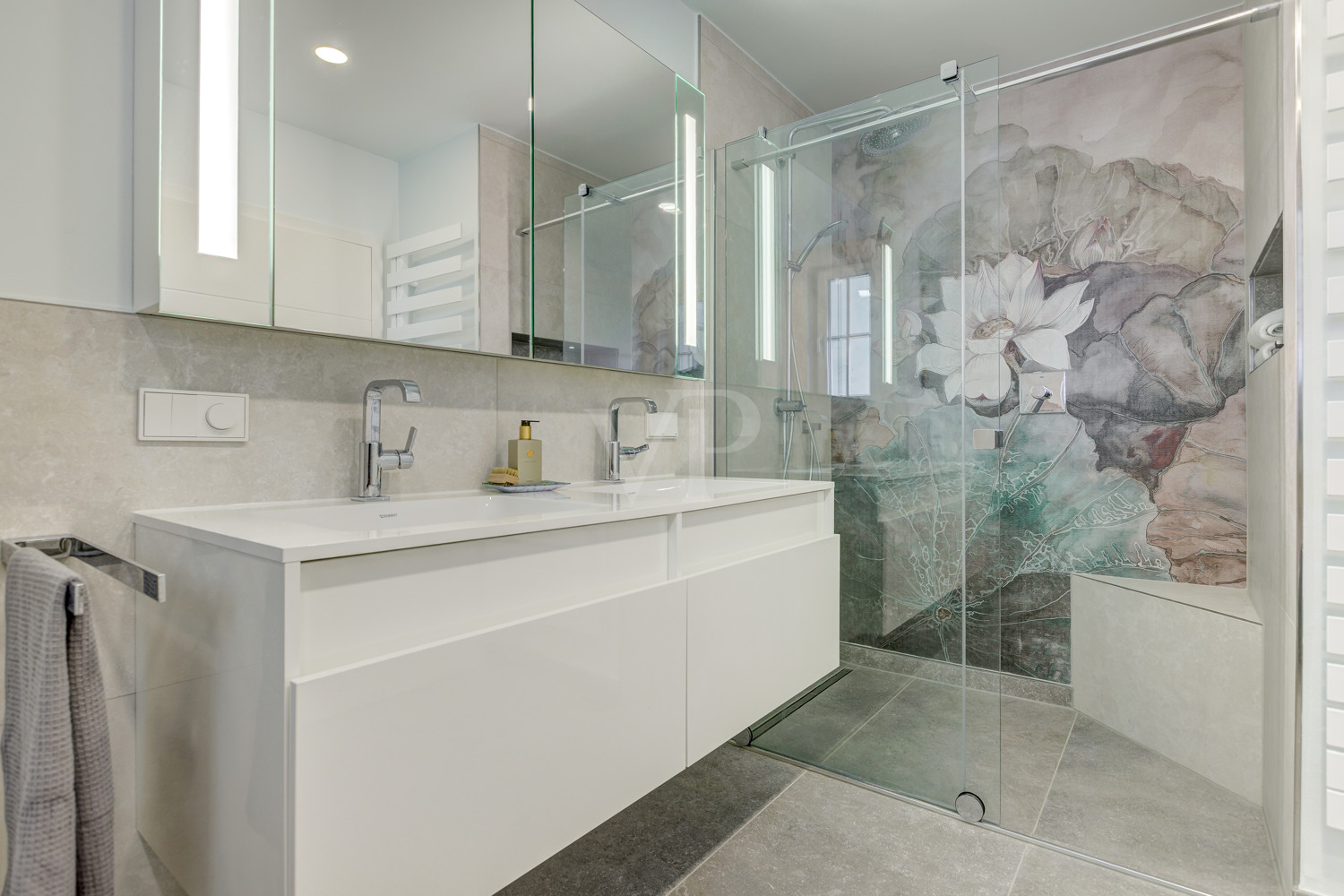Badezimmer mit kreativem Design EG
