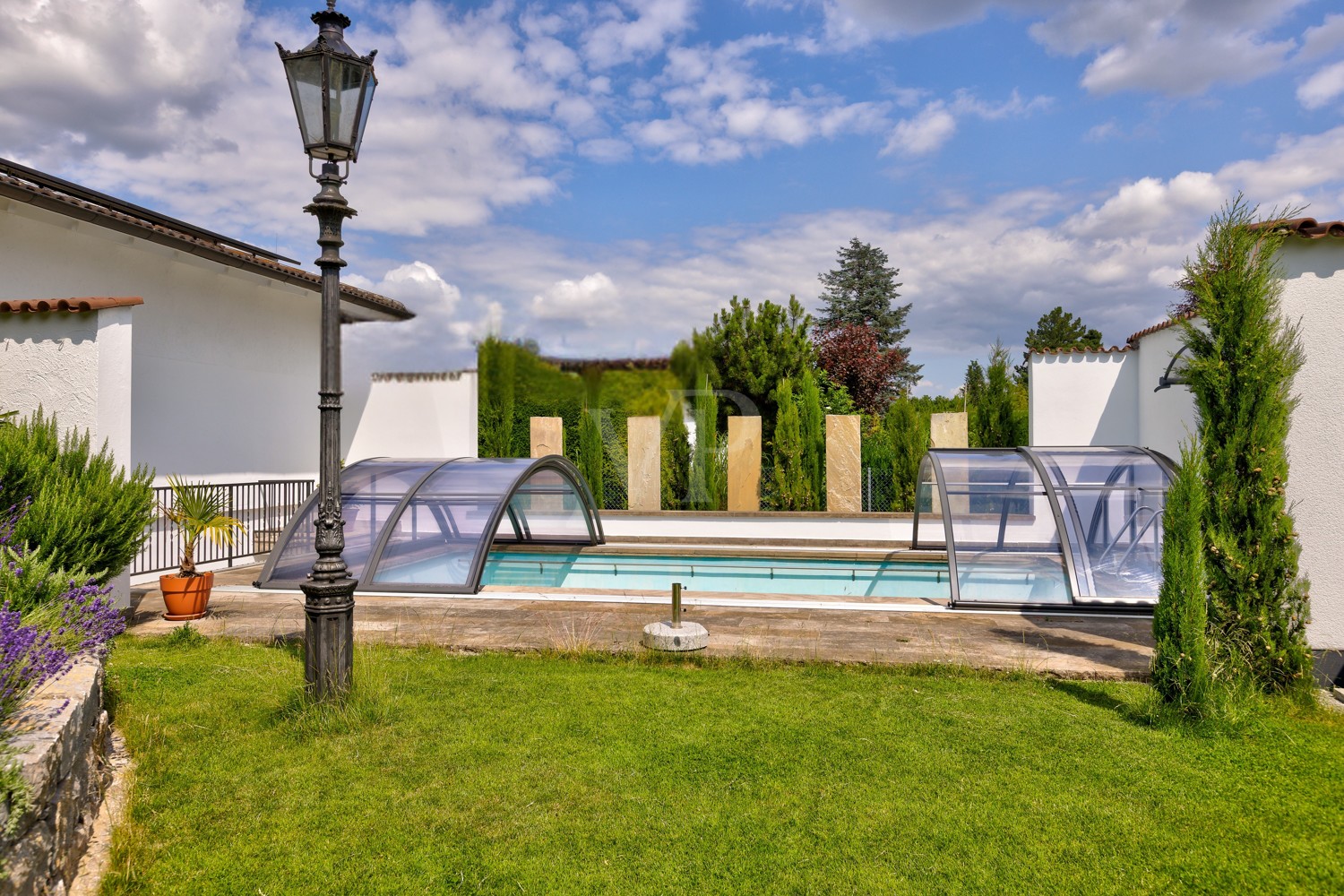 Schwimmbecken