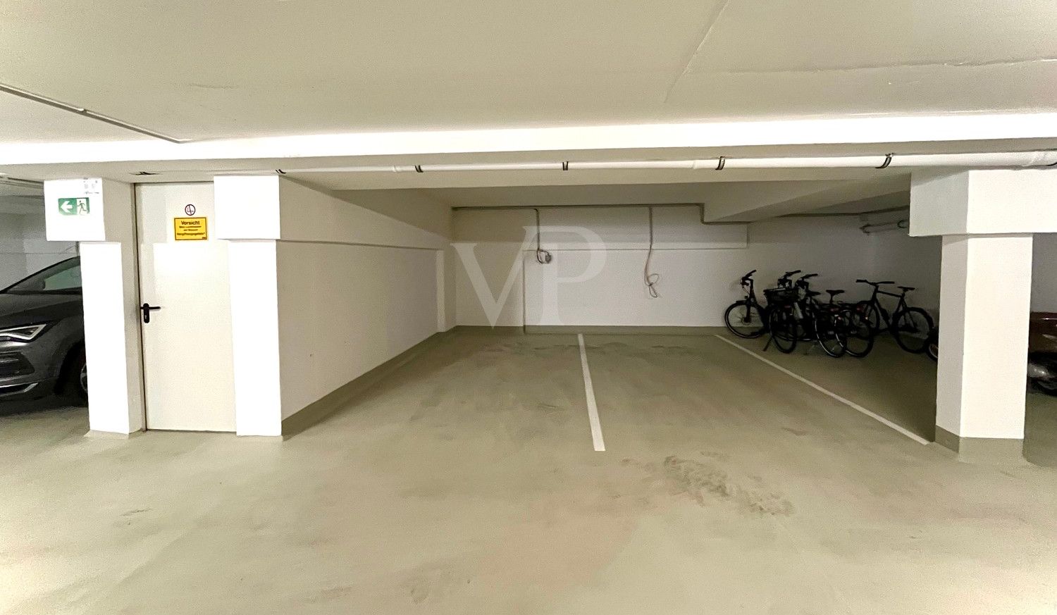 Stellplatz (links)