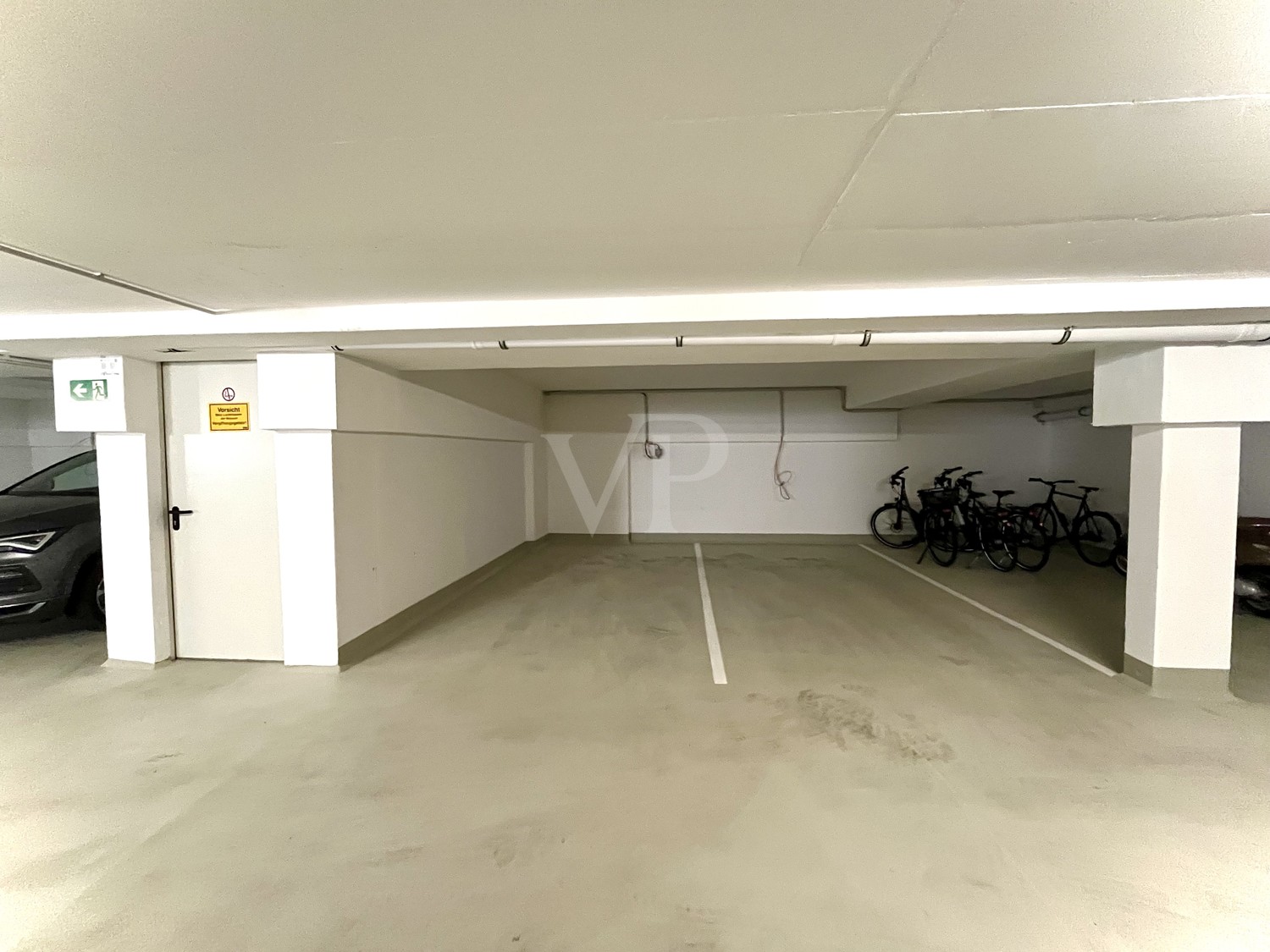 Stellplatz (links)