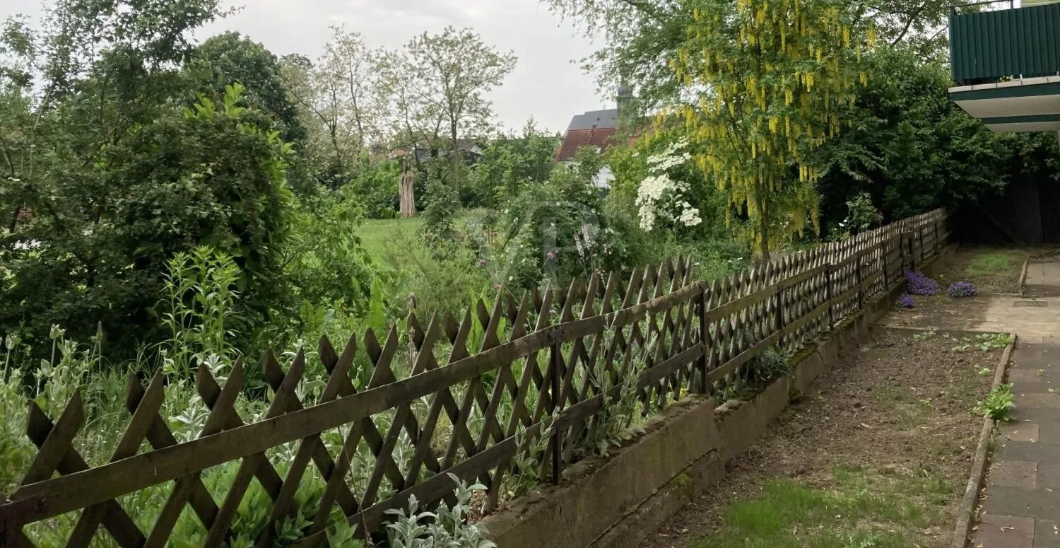 EG - Wohnung mit viel Potential und kleinem Gartenanteil