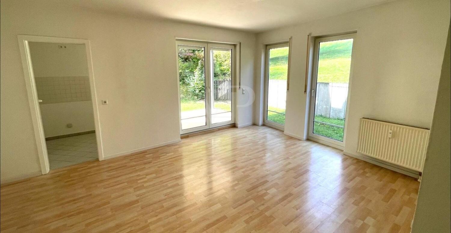 Charmante 2 Zi - Wohnung mit überdachter Terrasse, Gartenanteil und guter Anbindung