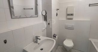 von_poll_real_estate_property_25082106_image_7