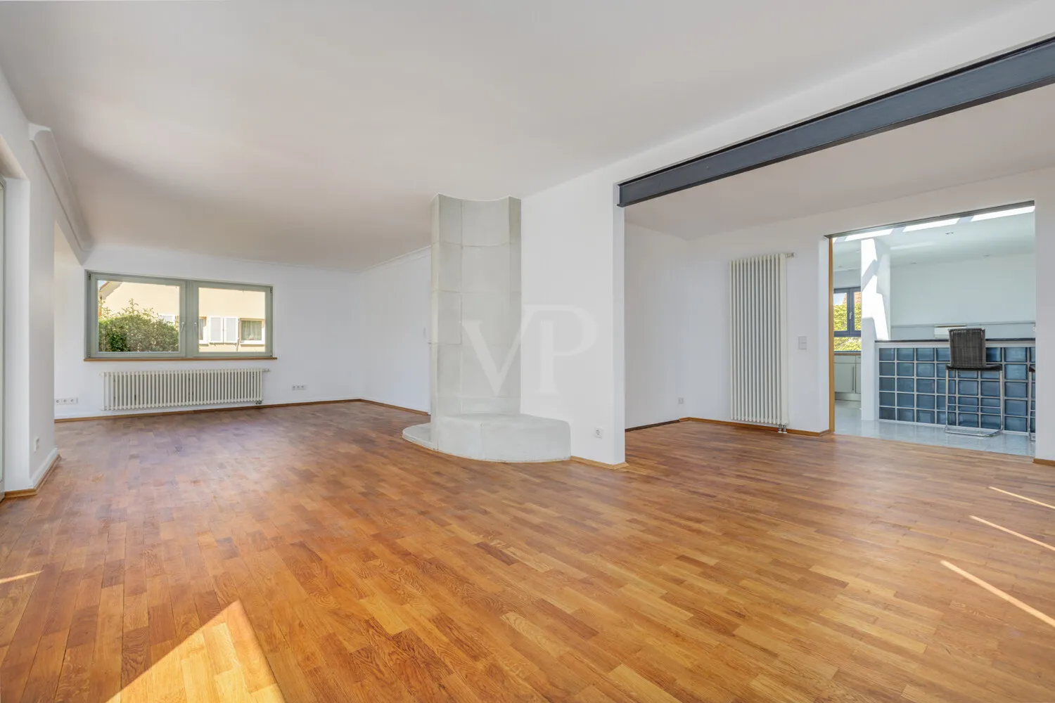 Wohn- und Esszimmer Richtung Küche