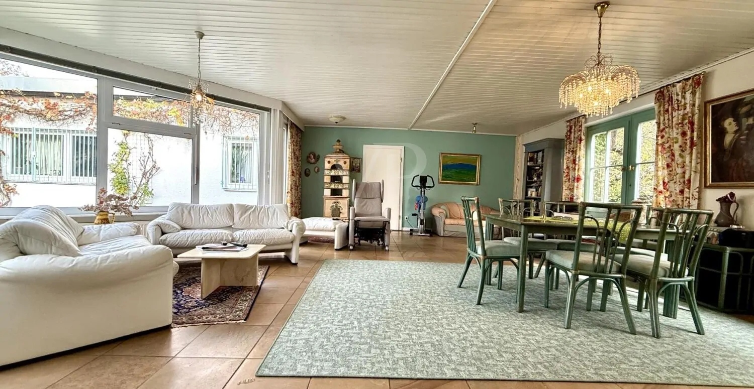 Großzügiger Bungalow zur Sanierung in allerbester Lage