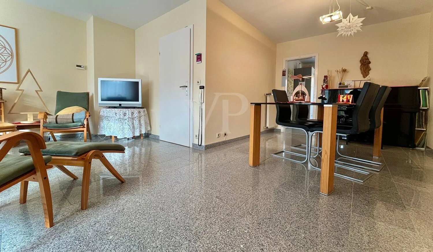 Offener Wohn- und Essbereich