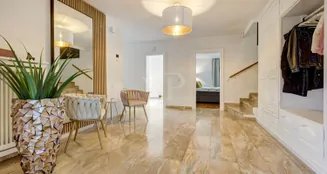 von_poll_real_estate_property_26082012_image_5