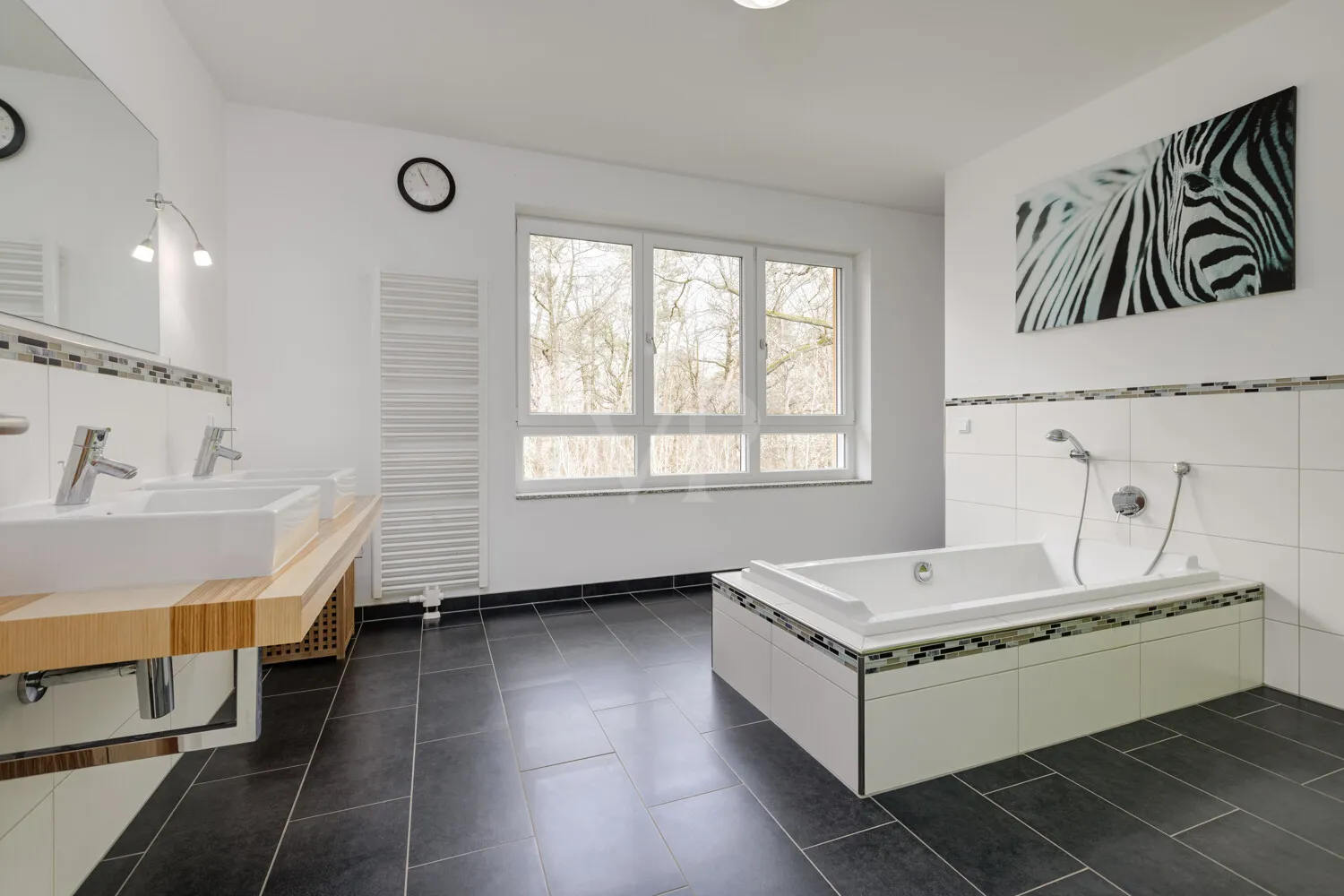 Helles Badezimmer