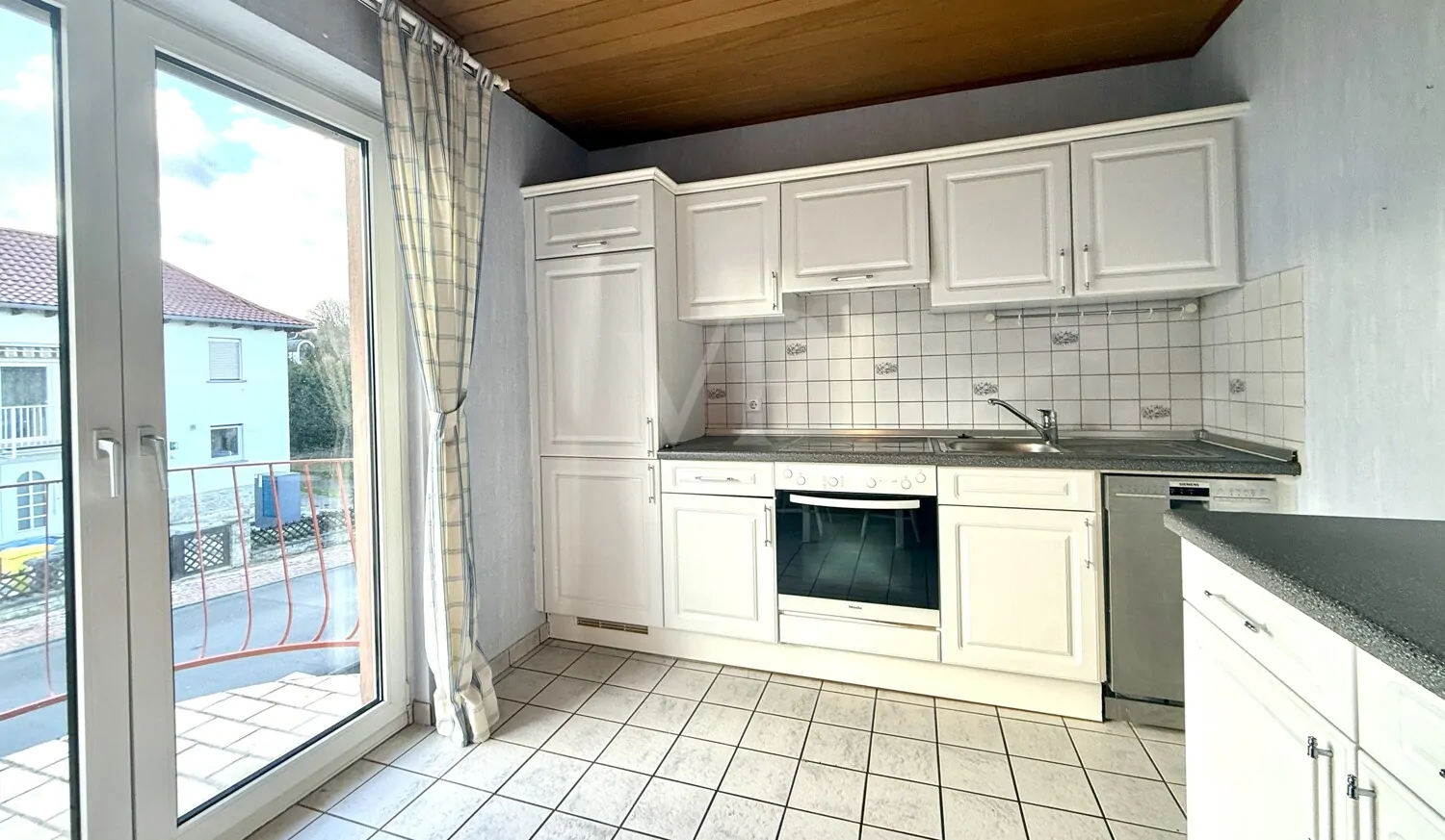 Küche OG mit Balkonzugang