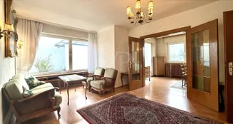 von_poll_real_estate_property_26082001_image_0