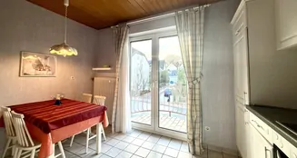 von_poll_real_estate_property_26082001_image_13