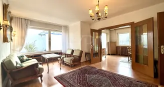 von_poll_real_estate_property_26082001_image_1