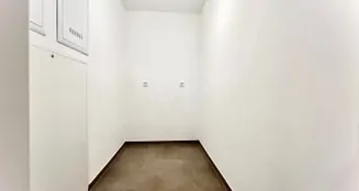 von_poll_real_estate_property_26082005_image_13