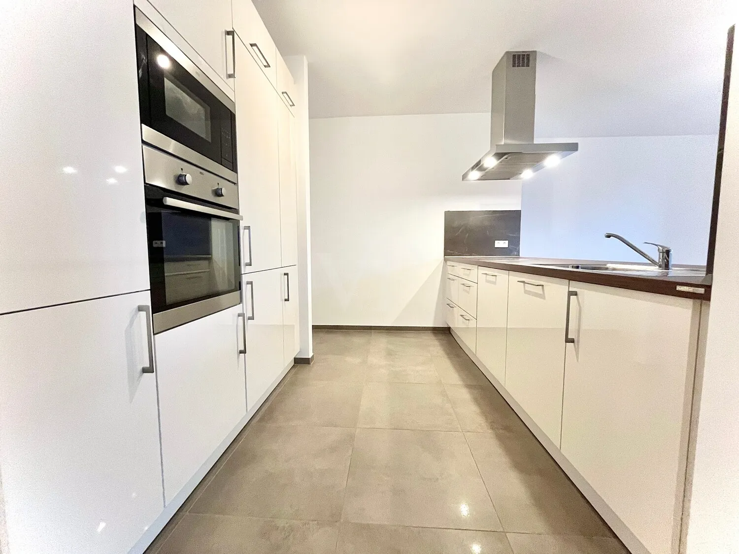 Hochwertige Einbauküche