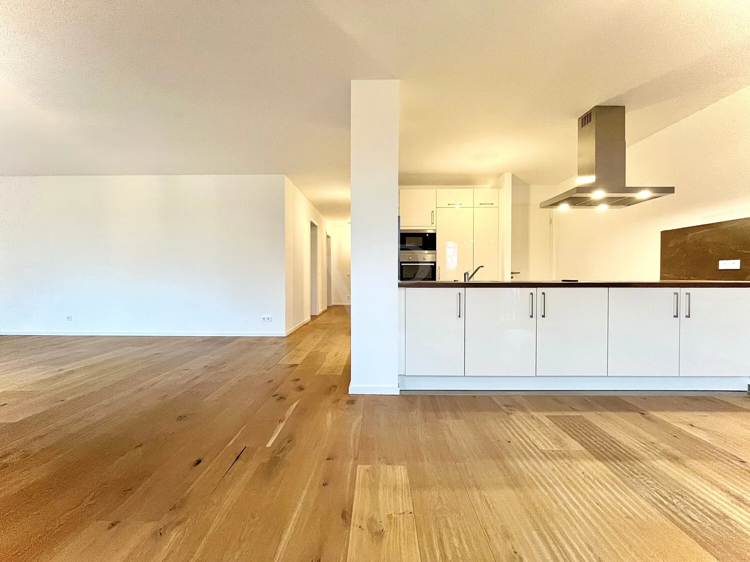 Wohn- und Essbereich mit offener Küche