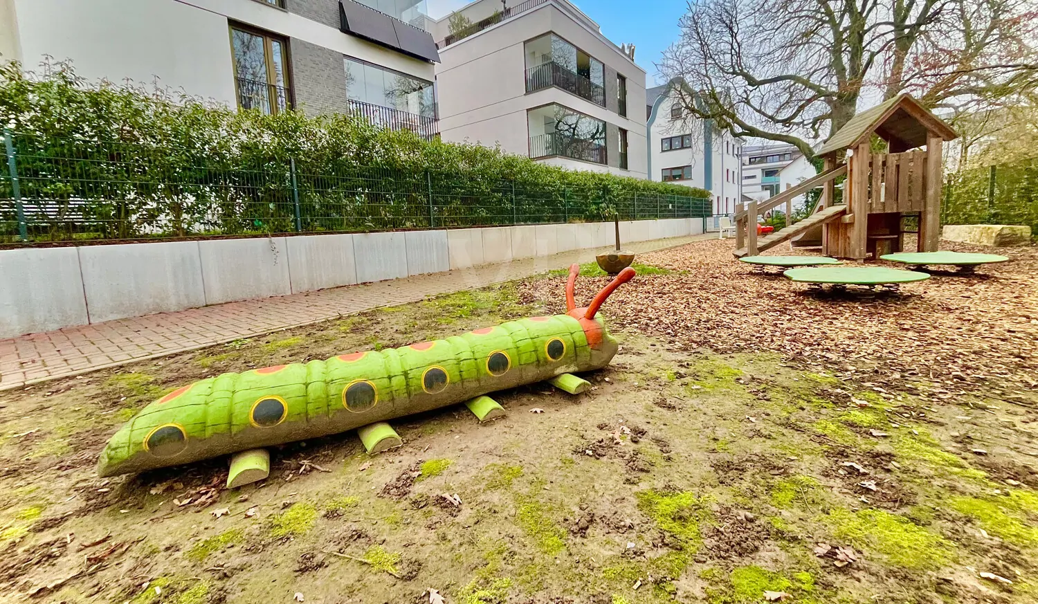 Angrenzender Spielplatz