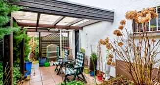 von_poll_real_estate_property_26082006_image_8