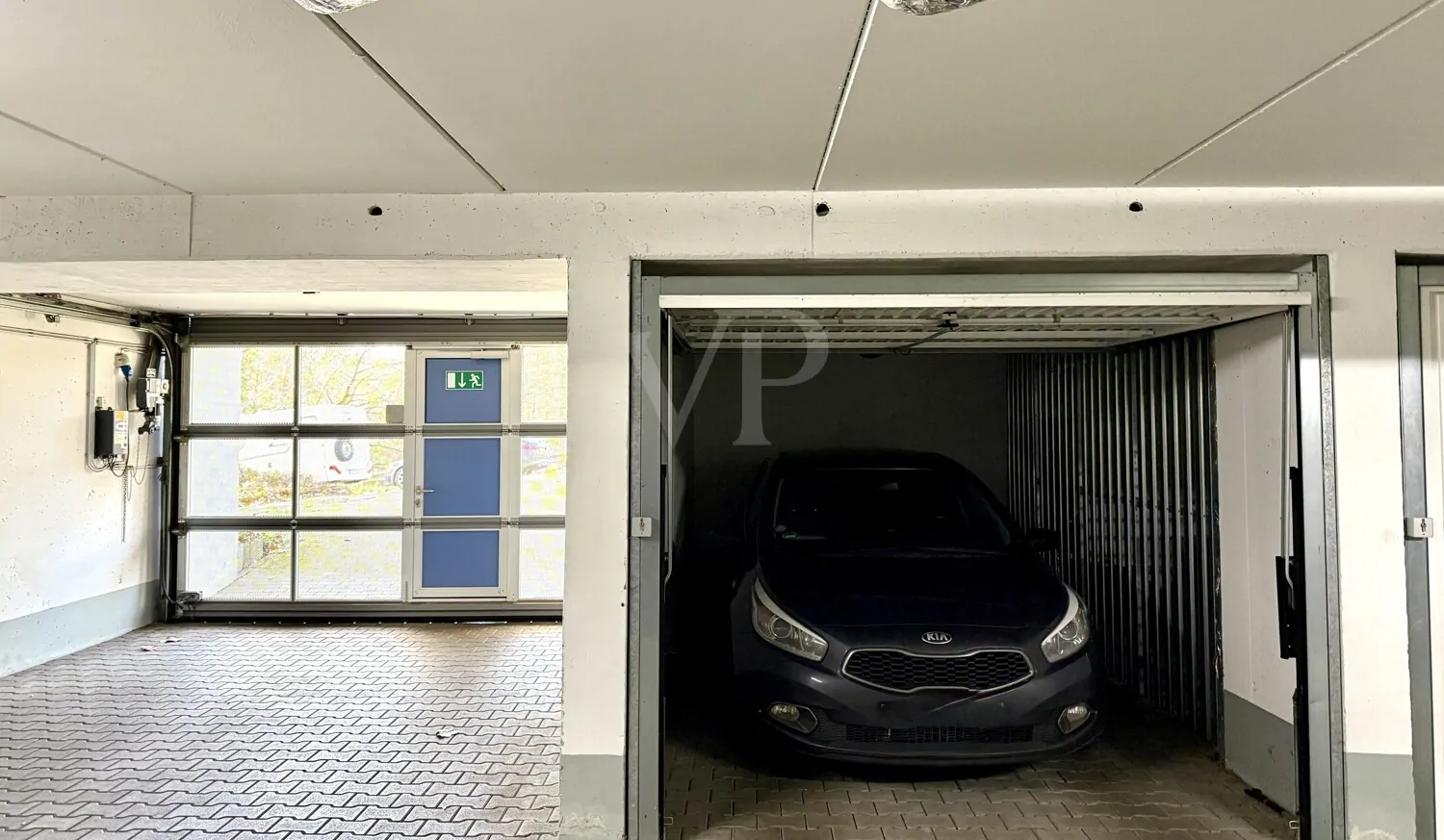 Einzelgarage mit elktr. Tor