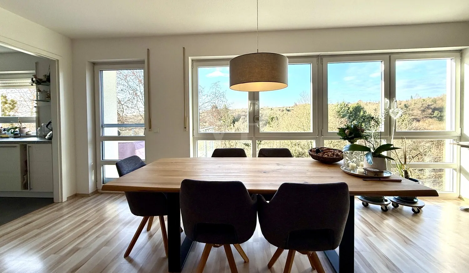 Sonnenverwöhnt und mit Ausblick