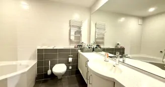 von_poll_real_estate_property_26082022_image_6