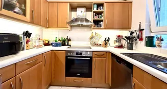 von_poll_real_estate_property_26082003_image_3