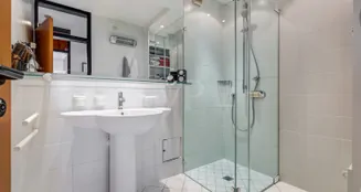 von_poll_real_estate_property_26082009_image_10