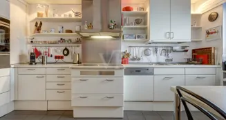 von_poll_real_estate_property_26082009_image_11