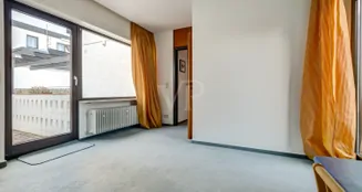 von_poll_real_estate_property_26082009_image_9