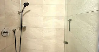 von_poll_real_estate_property_26082004_image_8