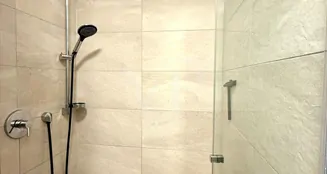 von_poll_real_estate_property_26082004_image_8