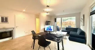 von_poll_real_estate_property_26082004_image_4