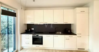 von_poll_real_estate_property_26082004_image_5