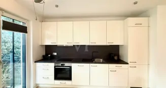 von_poll_real_estate_property_26082004_image_5