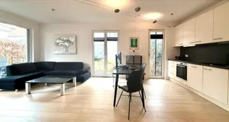 von_poll_real_estate_property_26082004_image_0