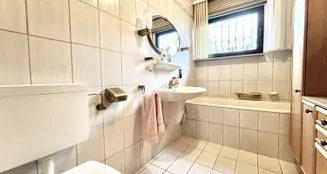 von_poll_real_estate_property_26082011_image_7