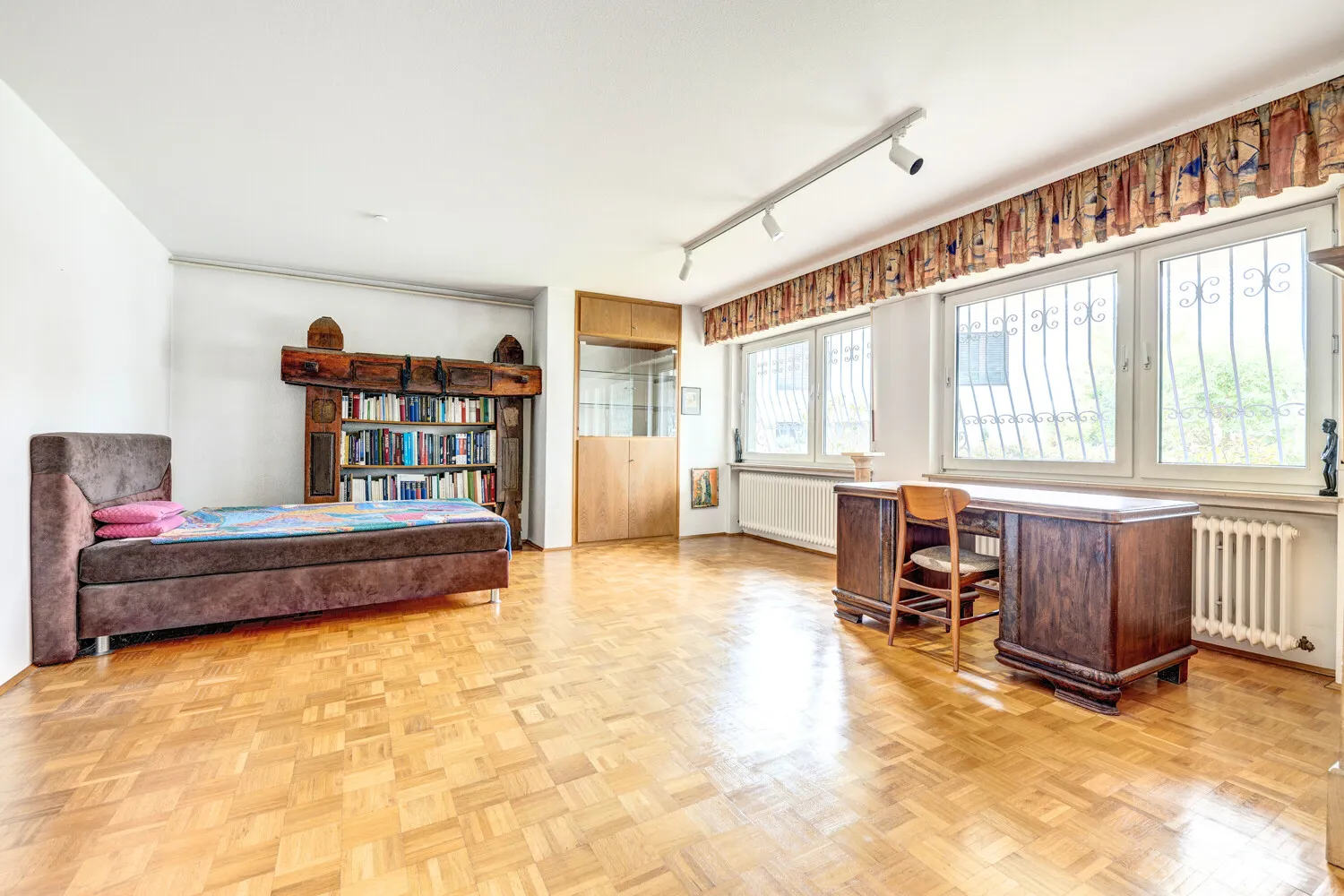 Großzügiges Kinderzimmer