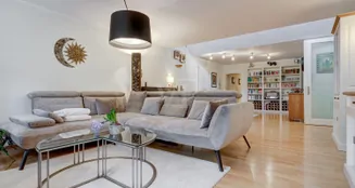 von_poll_real_estate_property_26082025_image_1