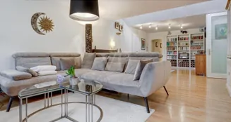 von_poll_real_estate_property_26082025_image_0