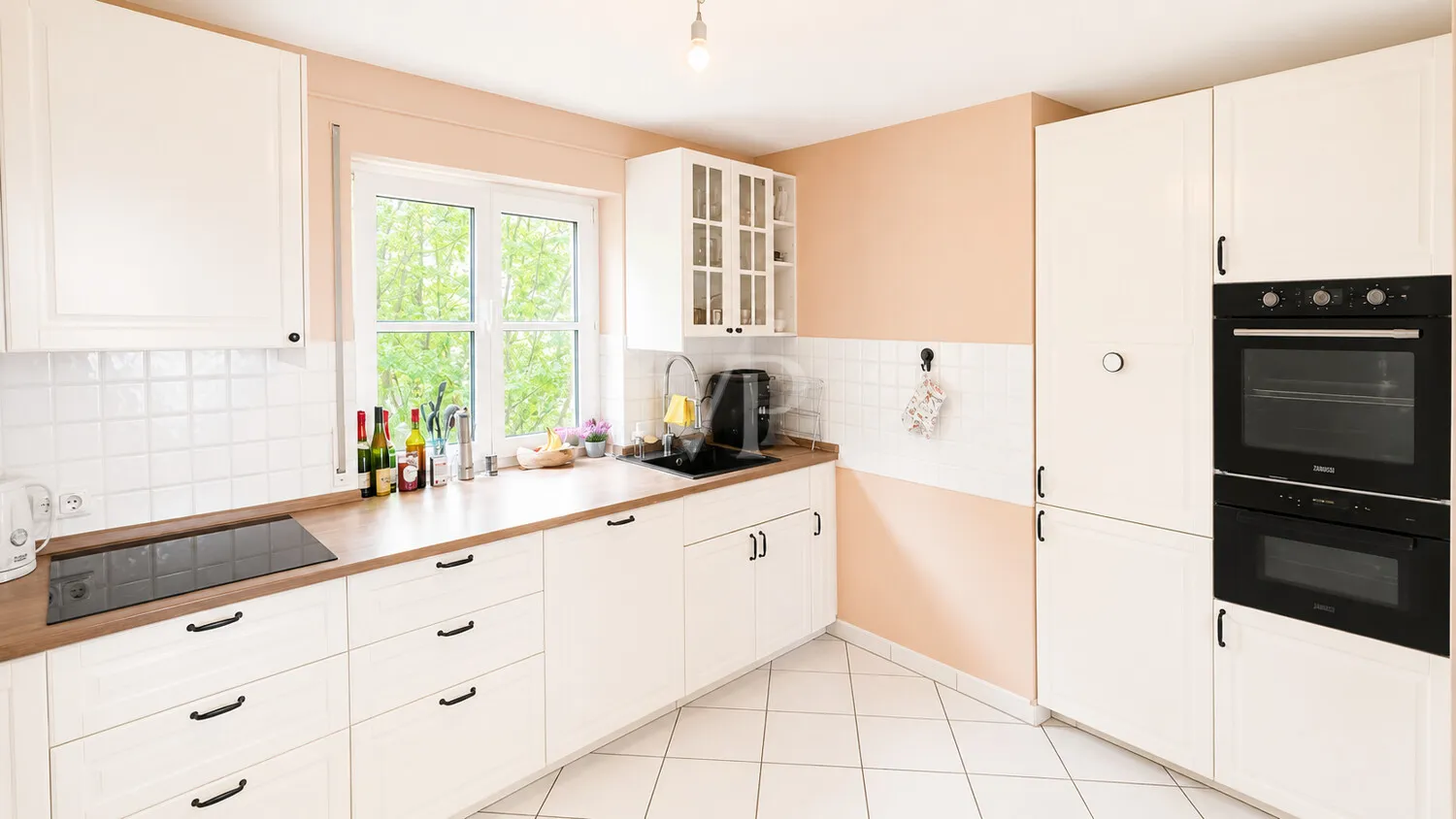 Landhausküche mit Blick