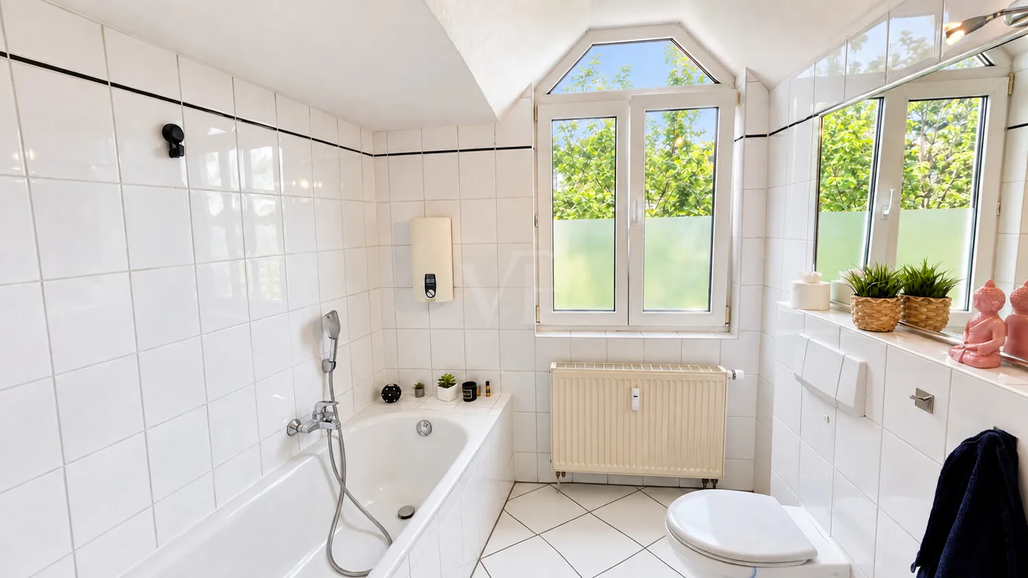 Helles Badezimmer