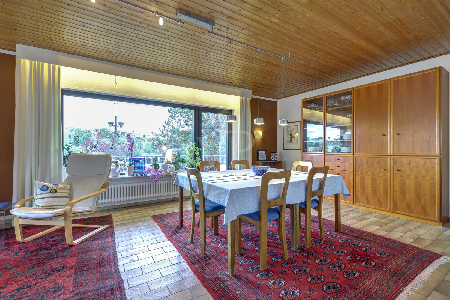 Wohn- und Esszimmer mit Balkon EG