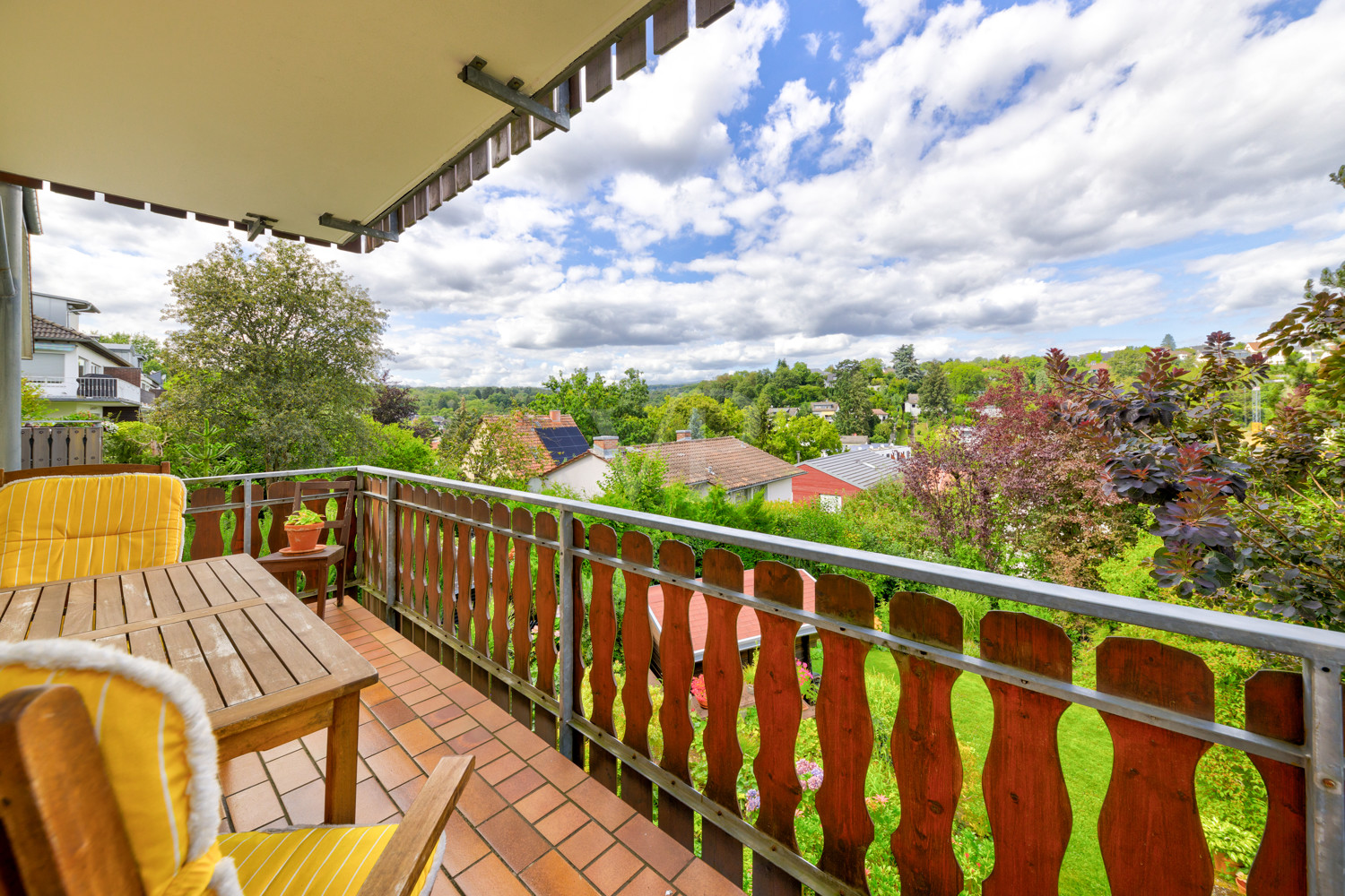 Balkon mit Dachbergblick