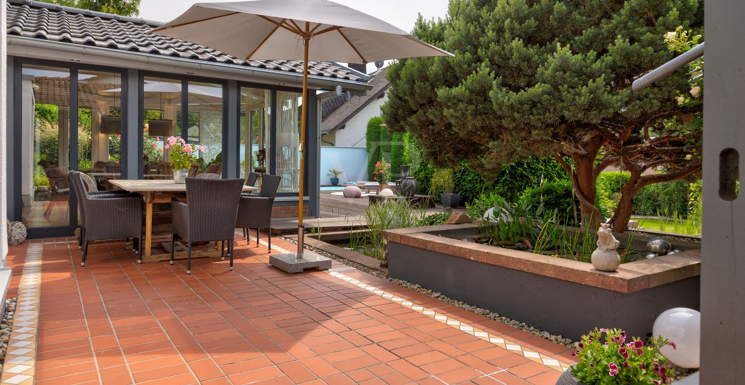 Sonnendurchflutete Terrasse