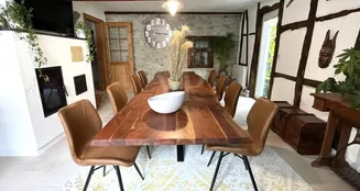 von_poll_real_estate_property_25082028_image_0