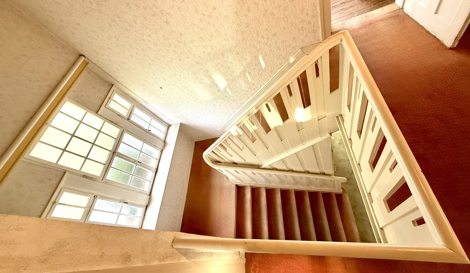 Historische Holztreppe von oben