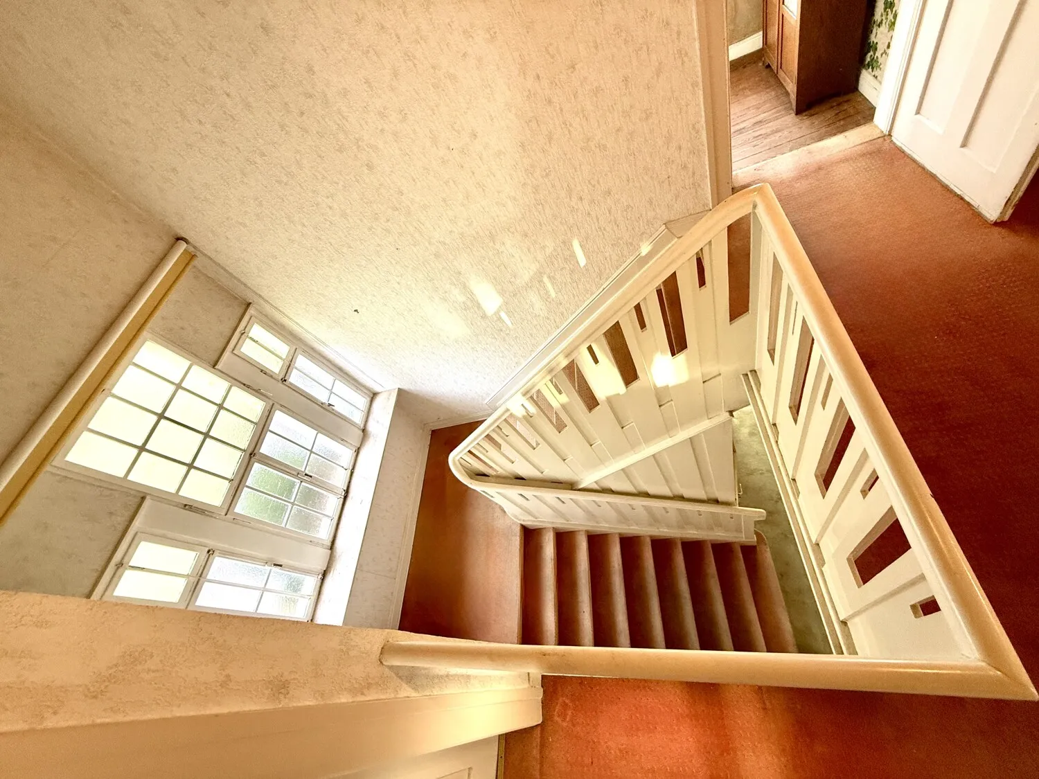 Historische Holztreppe von oben