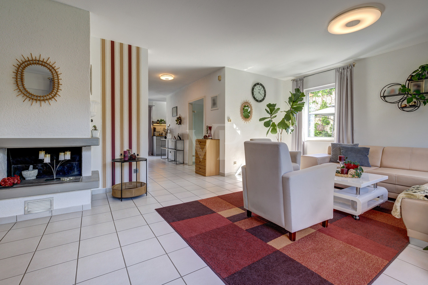 Wohnzimmer mit Karmin